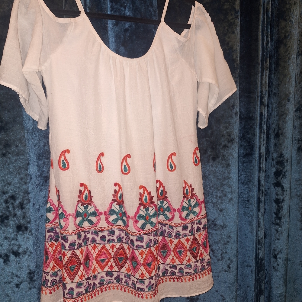 Gianni Bini White Blouse with Colorful Embroidery